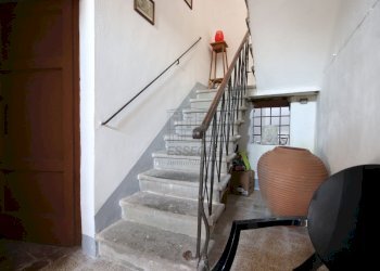 Porzione finale di casa colonica con giardino in v - Casale via della chiesa di Camigliano, Camigliano 1, Lucca - foto 12