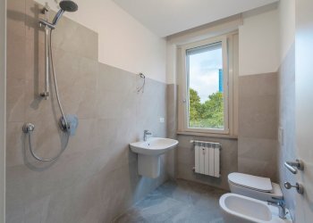 BAGNO CON DOCCIA - Trilocale Via Creta 72, Brescia - foto 23