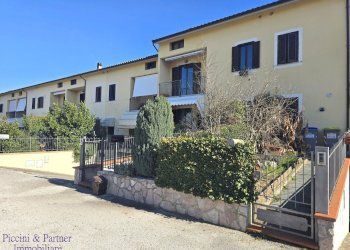 01.jpg - Villa a Schiera Via Macedonio Melloni, Spoleto - foto 1