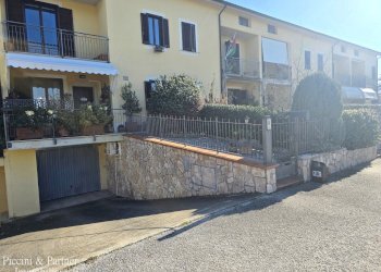 02.jpg - Villa a Schiera Via Macedonio Melloni, Spoleto - foto 2