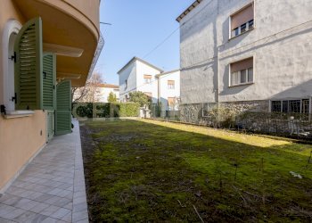 giardino - Monolocale Via Giuseppe Ungaretti 299, Lucca - foto 2