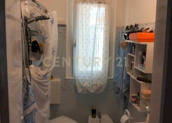 bagno finestrato.png - Appartamento Viale Panama, Comacchio - foto 7