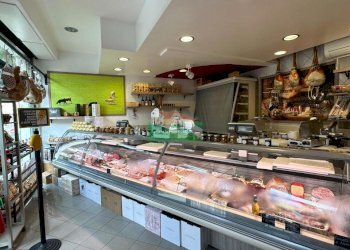 PHOTO-2025-06-06-13-28-18.jpg - Locale Commerciale viale francesco petrarca, Ravenna - foto 5