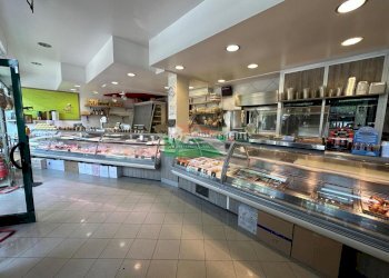 PHOTO-2025-06-06-13-28-19.jpg - Locale Commerciale viale francesco petrarca, Ravenna - foto 10