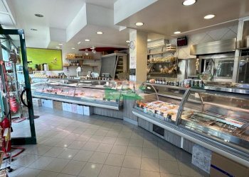 PHOTO-2025-06-06-13-28-20.jpg - Locale Commerciale viale francesco petrarca, Ravenna - foto 12