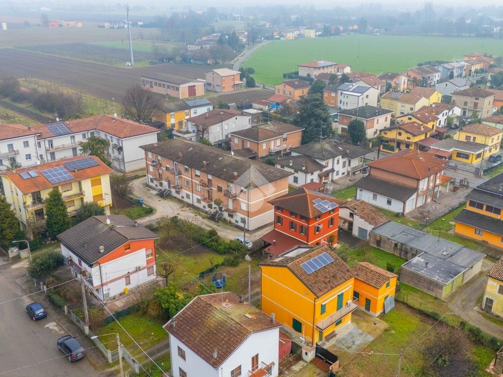 Villa Via E. de Amicis, Novi di Modena - photo 1