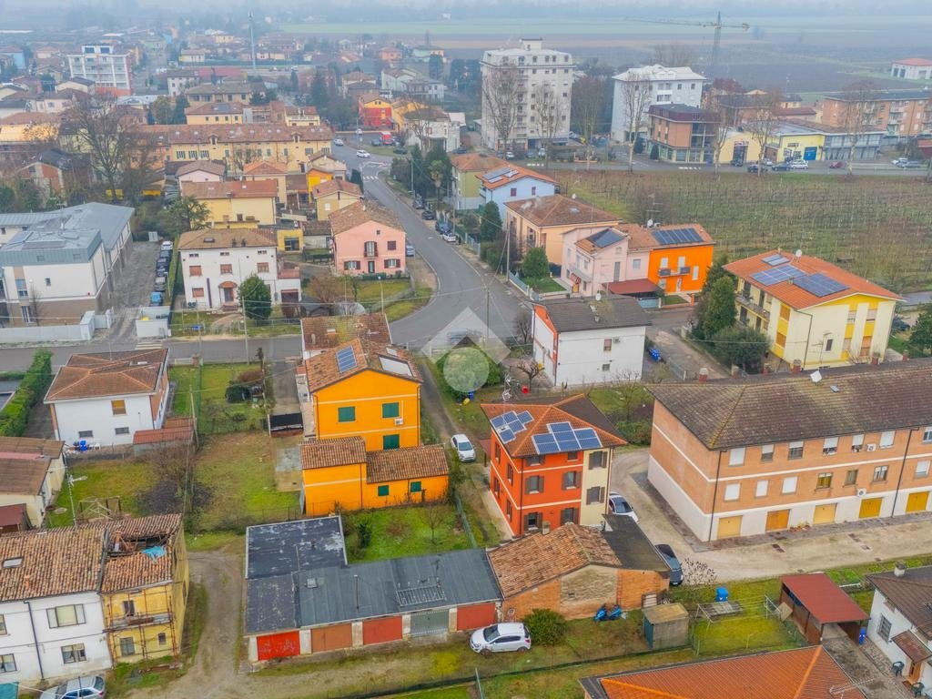 Villa Via E. de Amicis, Novi di Modena - photo 3