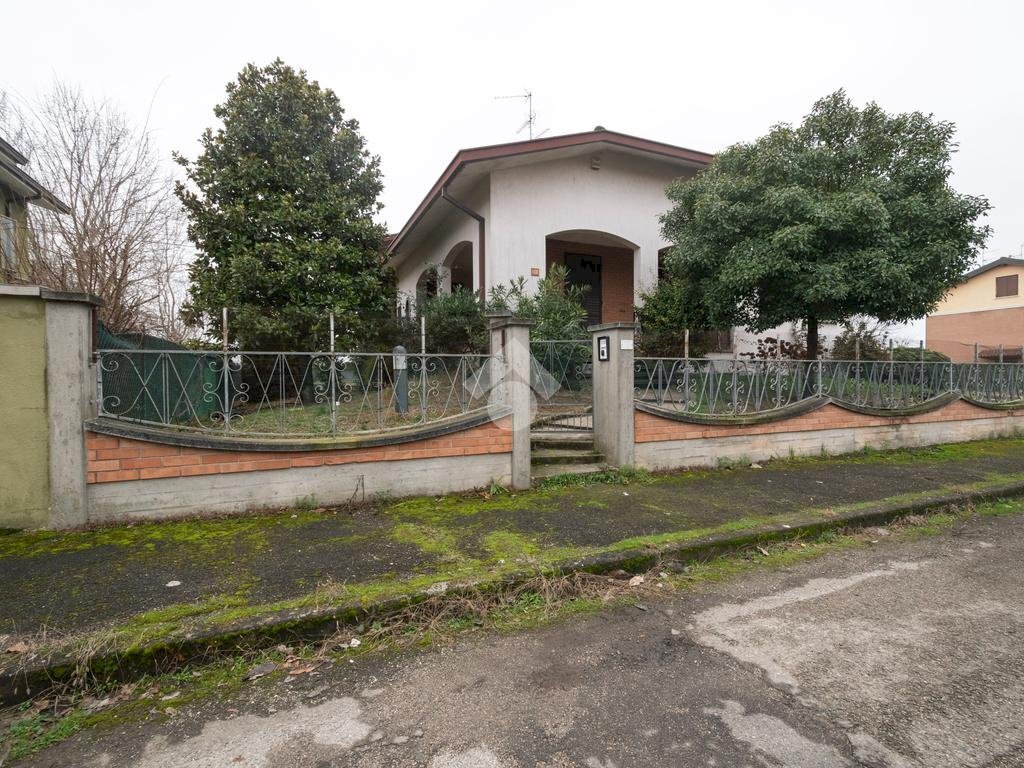 Villa Via Fabio Filzi, Novi di Modena - foto 1