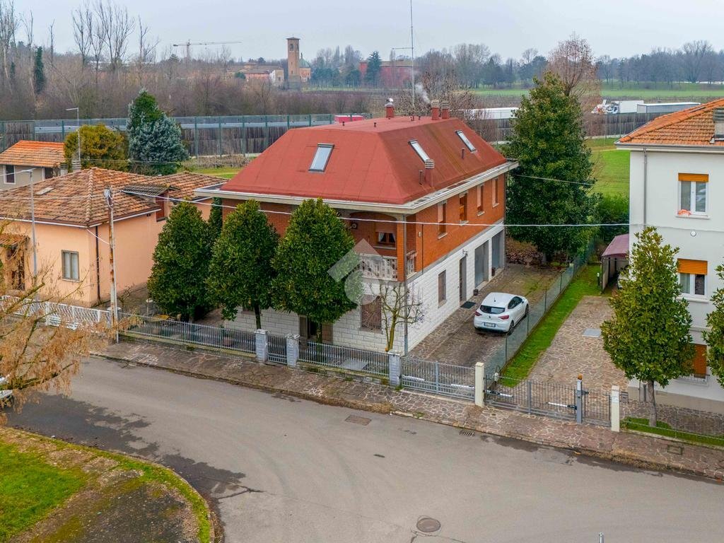 Villa Via Vittorio Bottego, Modena (zona Cognento) - foto 1