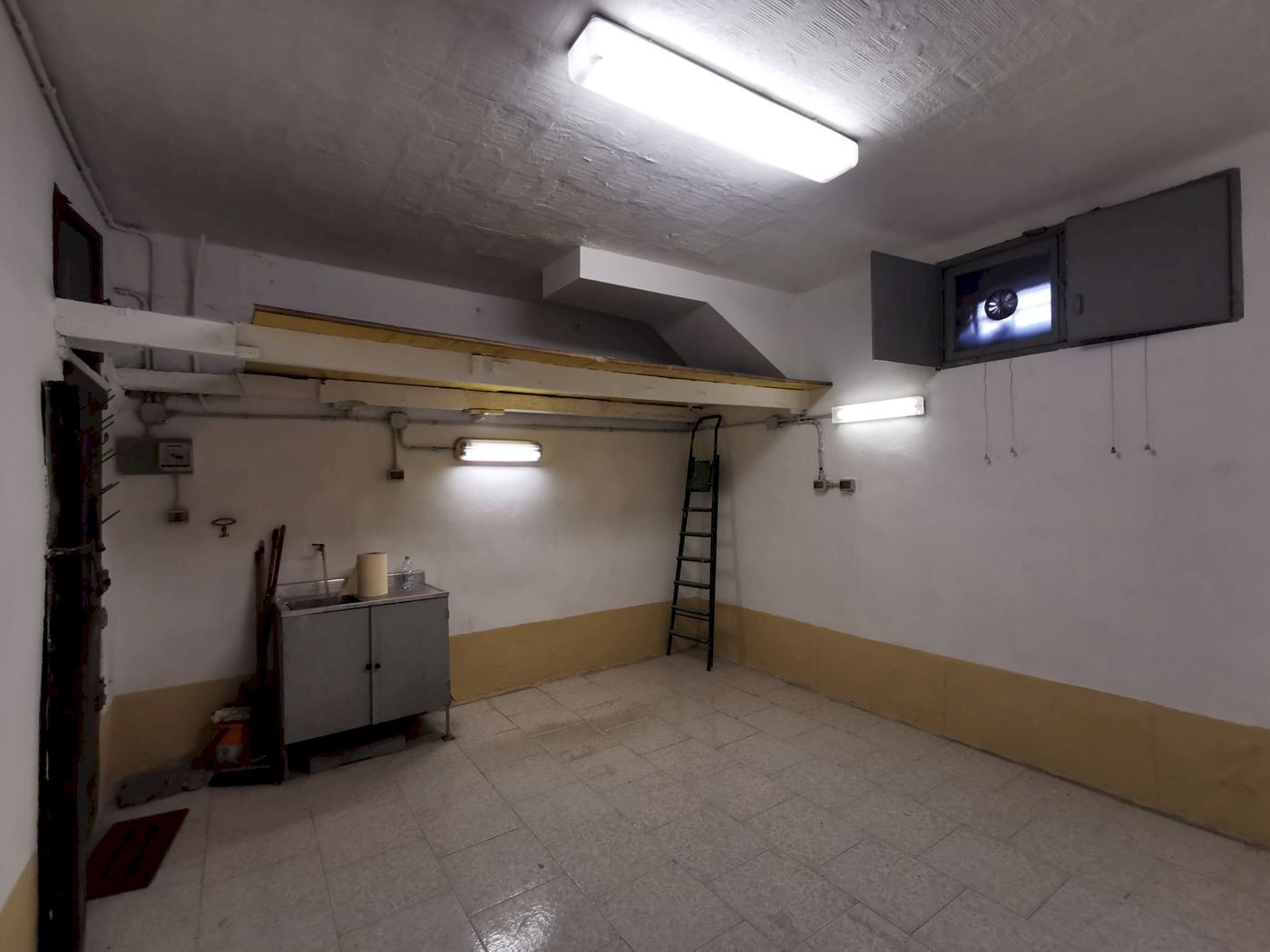 Warehouse Ge Sestri Via Merano 49, Genova (neighborhood Sestri Ponente) - photo 2