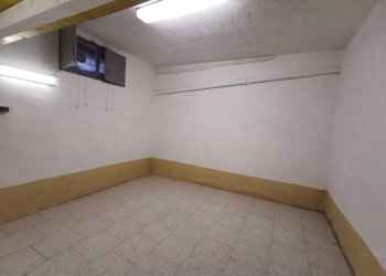 Magazzino Ge Sestri Via Merano 49, Genova (zona Sestri Ponente) - foto 1