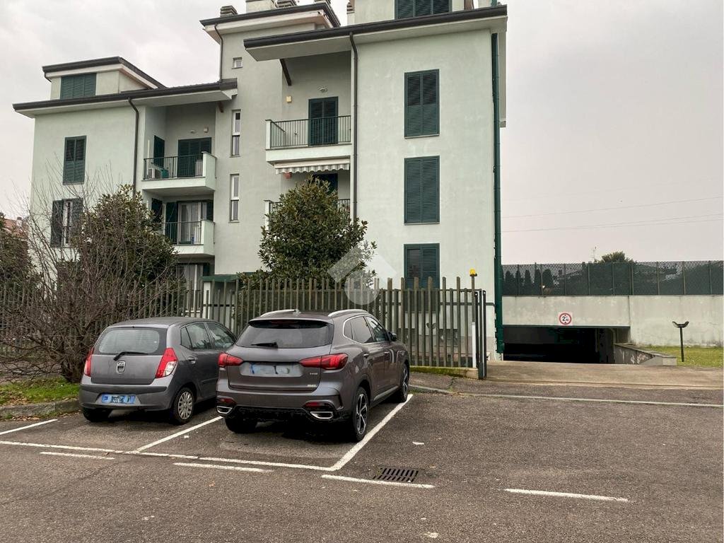 Box Via Eugenio Montale, Arluno - photo 1