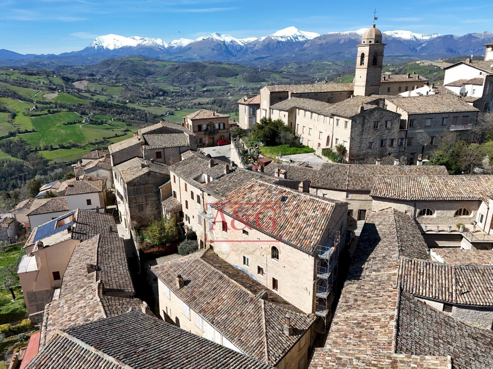 Panoramica di Monte San Martino - Casa indipendente via Giacomo Leopardi
 
23, Monte San Martino - foto 1