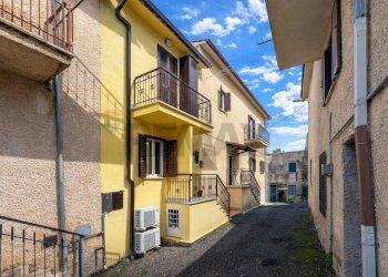 Edificio all\'aperto - Trilocale Via Casali di Frasso
 
20, Frasso Sabino - foto 4