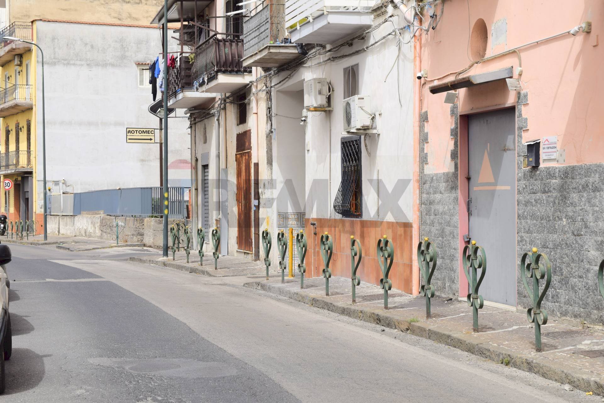 Edificio all\'aperto - Commercial Premises Via Luigi Volpicella
 
59, Napoli - photo 1