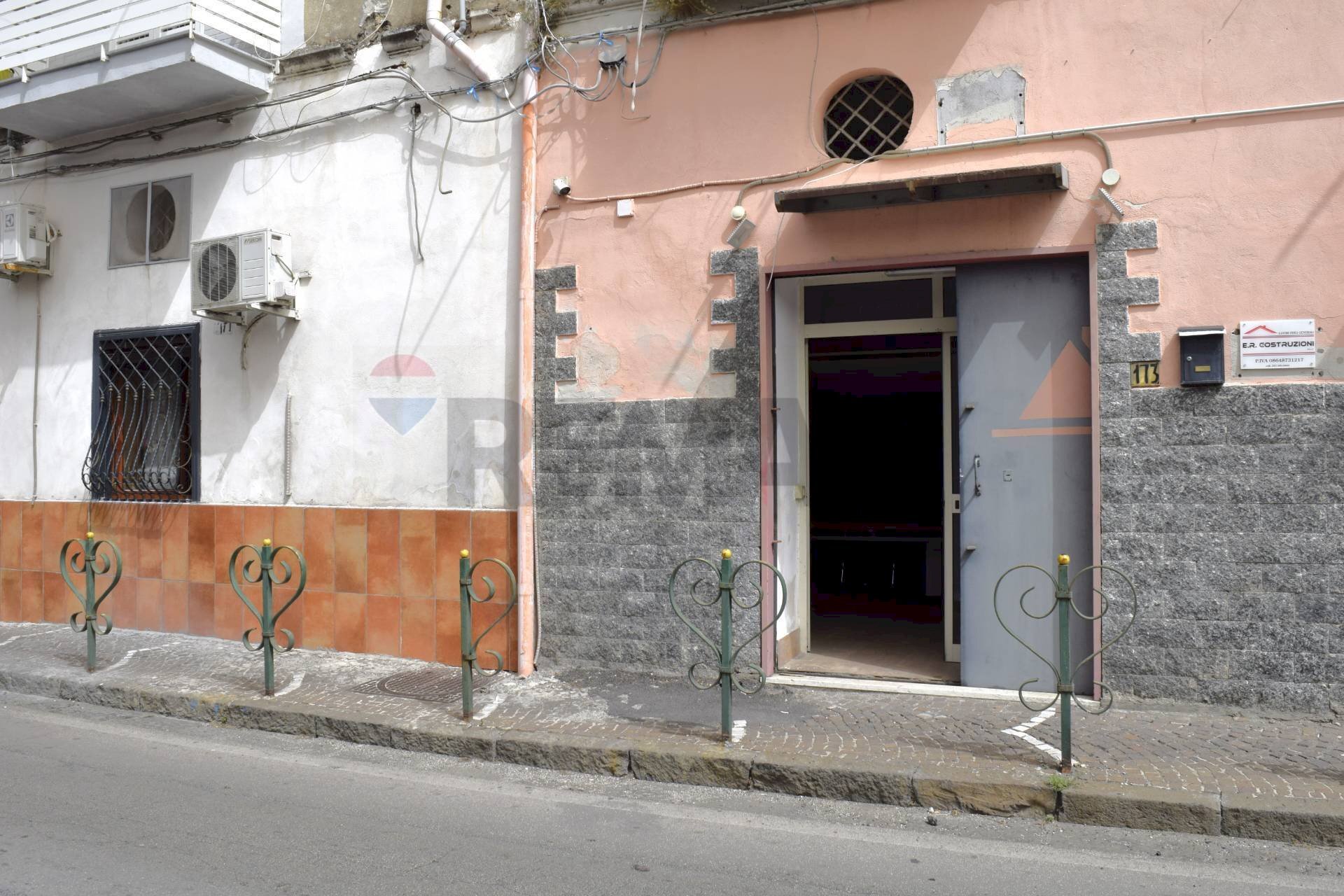 Edificio all\'aperto - Commercial Premises Via Luigi Volpicella
 
59, Napoli - photo 2