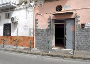 Edificio all\'aperto - Locale Commerciale Via Luigi Volpicella
 
59, Napoli - foto 2