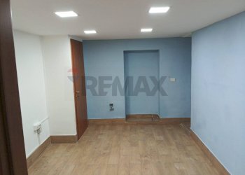 Stanza vuota - Locale Commerciale Via Luigi Volpicella
 
59, Napoli - foto 9