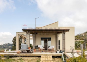 Casa all\'aperto - Villa Via Rosario Pitrelli
 
86, Caltagirone - foto 2