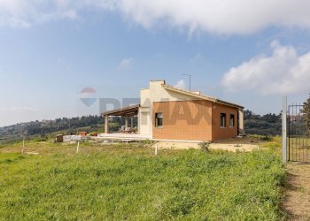 Casa all\'aperto - Villa Via Rosario Pitrelli
 
86, Caltagirone - foto 3