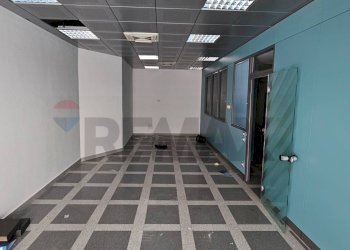 Hall / corridoio - Locale Commerciale Via XXVII Luglio
 
38, Messina - foto 13