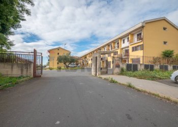 Edificio all\'aperto - Appartamento Via Salvatore Carnevale
 
3, Caltagirone - foto 2