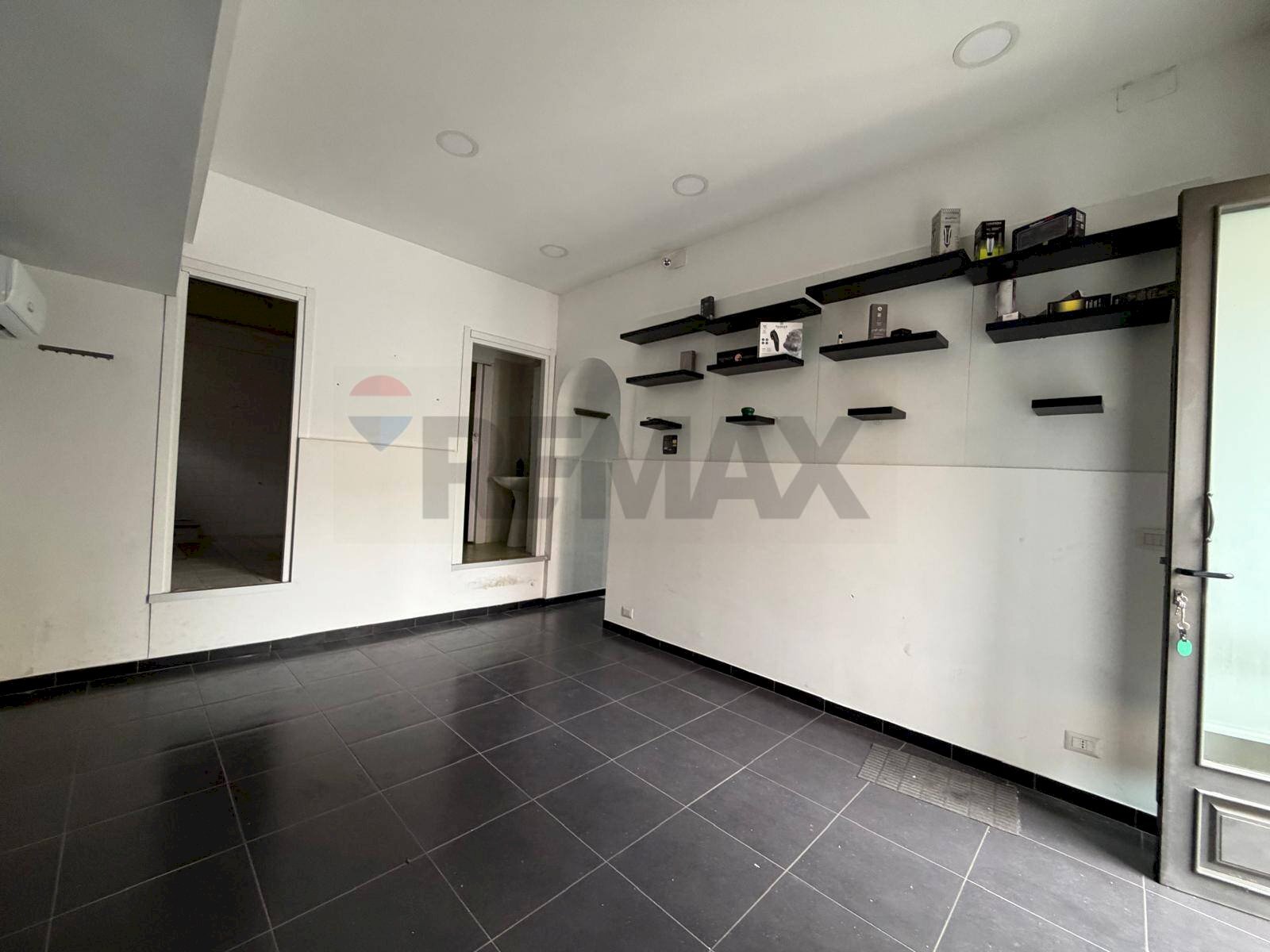 Stanza vuota - Shop Piazza Stella Aragona
 
2, Belpasso - photo 3