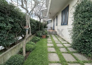 Giardino - Trilocale Via Don Lazzeri
 
21, Viareggio - foto 28