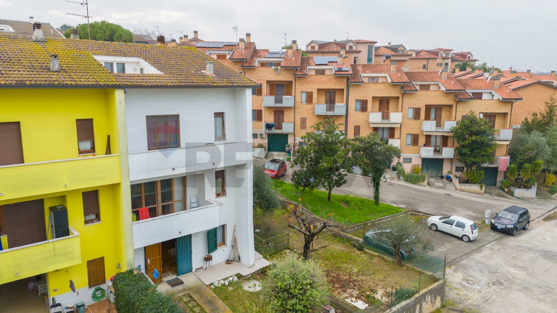 Edificio all\'aperto - Villa a Schiera via dei gelsomini
 
39, Montemarciano - foto 3