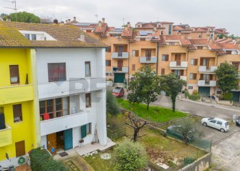Edificio all\'aperto - Villa a Schiera via dei gelsomini
 
39, Montemarciano - foto 3