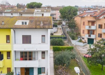 Edificio all\'aperto - Villa a Schiera via dei gelsomini
 
39, Montemarciano - foto 4