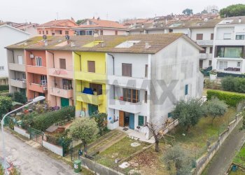 Edificio all\'aperto - Villa a Schiera via dei gelsomini
 
39, Montemarciano - foto 6