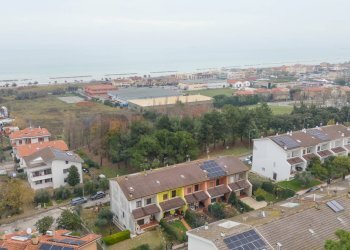 Edificio all\'aperto - Villa a Schiera via dei gelsomini
 
39, Montemarciano - foto 9