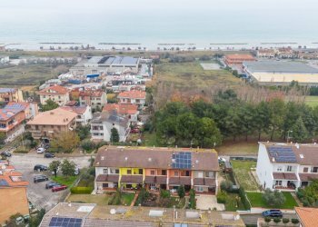 Edificio all\'aperto - Villa a Schiera via dei gelsomini
 
39, Montemarciano - foto 10