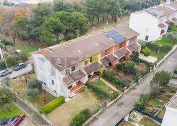 Casa all\'aperto - Villa a Schiera via dei gelsomini
 
39, Montemarciano - foto 11