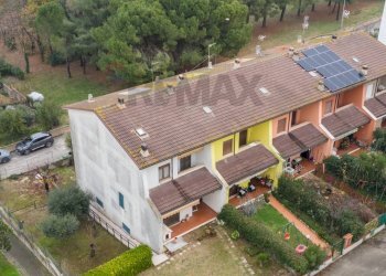 Edificio all\'aperto - Villa a Schiera via dei gelsomini
 
39, Montemarciano - foto 12