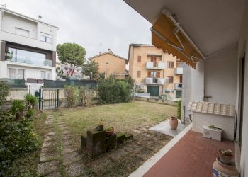 Edificio all\'aperto - Villa a Schiera via dei gelsomini
 
39, Montemarciano - foto 16