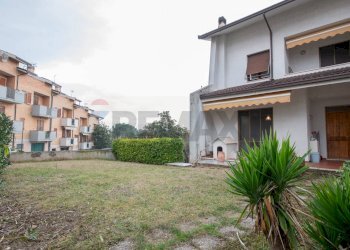 Casa all\'aperto - Villa a Schiera via dei gelsomini
 
39, Montemarciano - foto 19