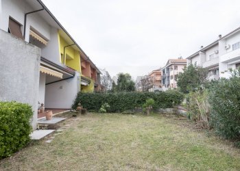 Giardino - Villa a Schiera via dei gelsomini
 
39, Montemarciano - foto 23