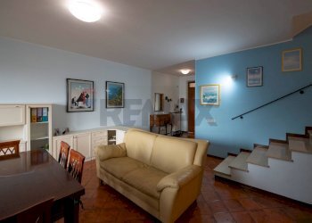 Sala da pranzo - Villa a Schiera via dei gelsomini
 
39, Montemarciano - foto 31