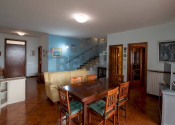 Sala da pranzo - Villa a Schiera via dei gelsomini
 
39, Montemarciano - foto 34