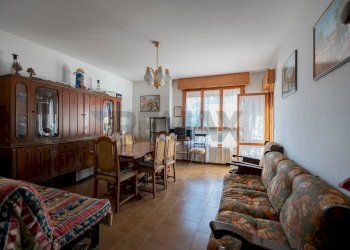 Sala da pranzo - Quadrilocale via gigli
 
27-29, Porto Recanati - foto 37