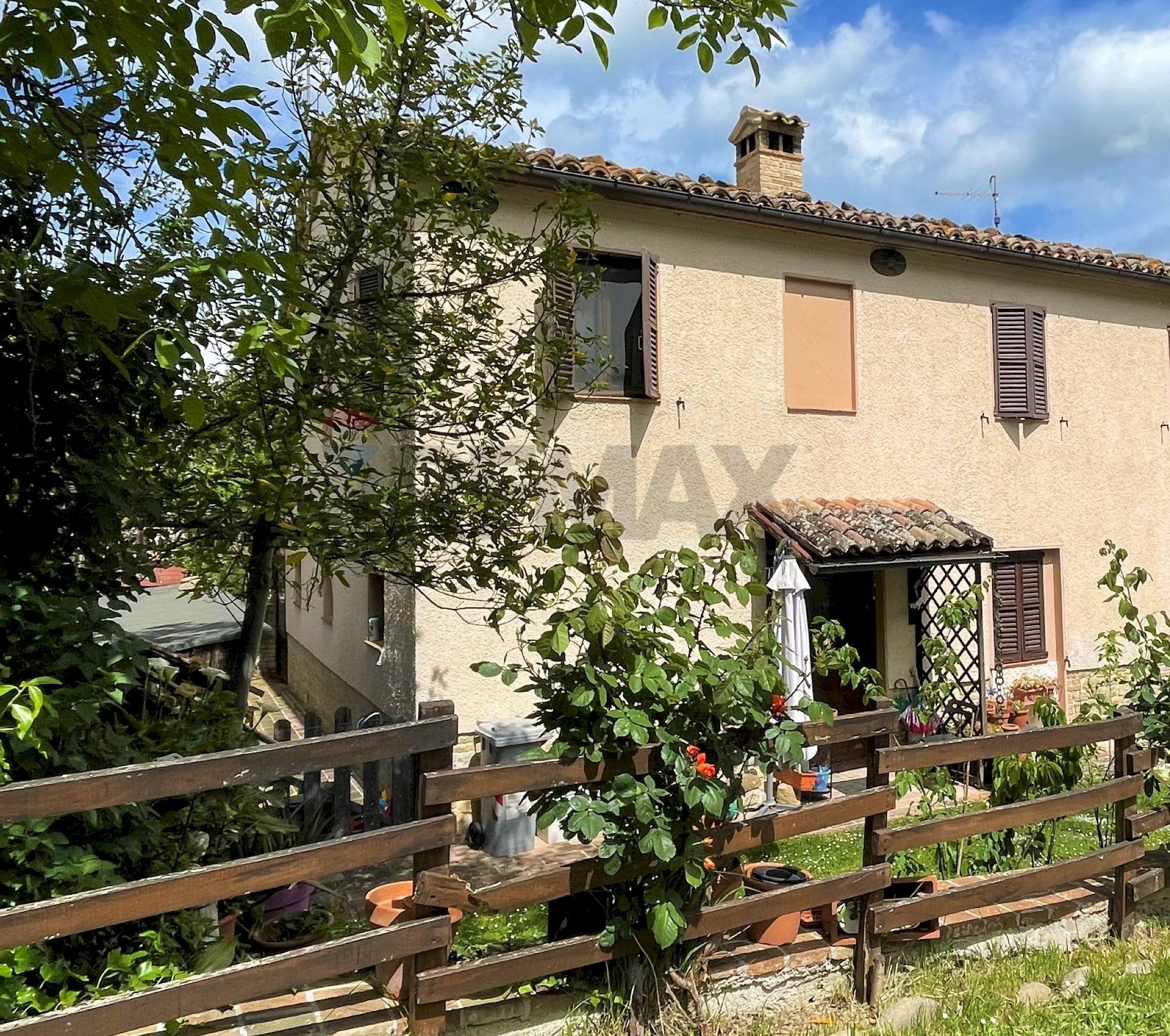 Casa all\'aperto - Casa semi indipendente Frazione Castiglioni Via Moscatelli
 
80/b, Arcevia - foto 2