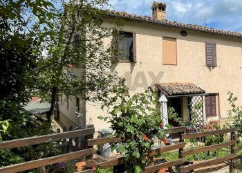 Casa all\'aperto - Semi-detached house Frazione Castiglioni Via Moscatelli
 
80/b, Arcevia - photo 2