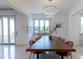 Sala da pranzo - Appartamento Via Raffaello Sanzio
 
52, Jesi - foto 5