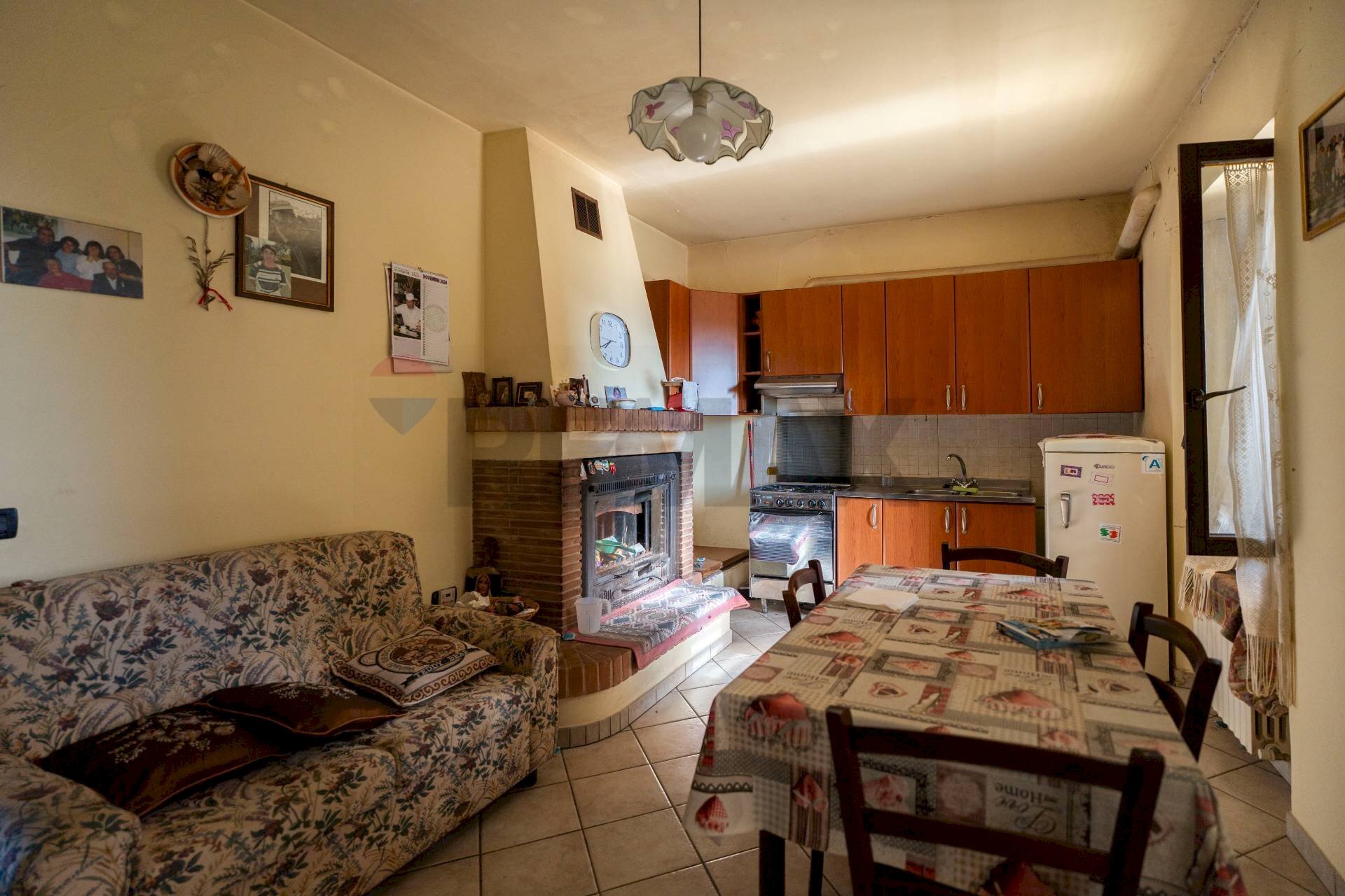 Sala da pranzo - Semi-detached house Contrada Forchiusa
 
80, Serra San Quirico - photo 3