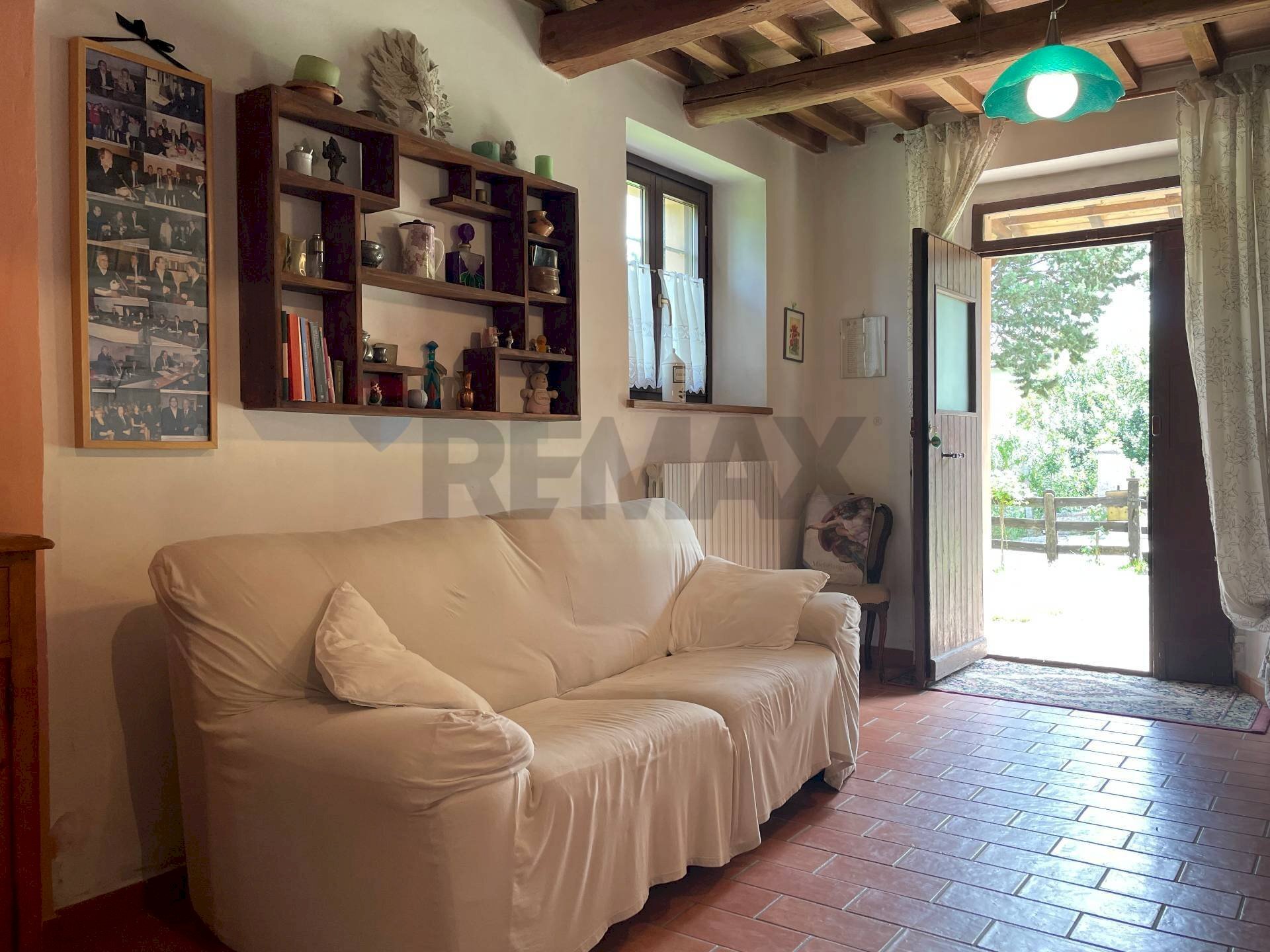 Soggiorno - Casa semi indipendente Frazione Castiglioni Via Moscatelli
 
80, Arcevia - foto 2