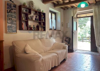 Soggiorno - Casa semi indipendente Frazione Castiglioni Via Moscatelli
 
80, Arcevia - foto 2