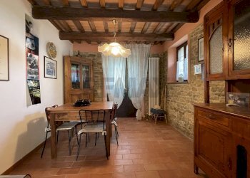 Sala da pranzo - Casa semi indipendente Frazione Castiglioni Via Moscatelli
 
80, Arcevia - foto 4