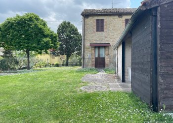 Giardino - Casa semi indipendente Frazione Castiglioni Via Moscatelli
 
80, Arcevia - foto 38